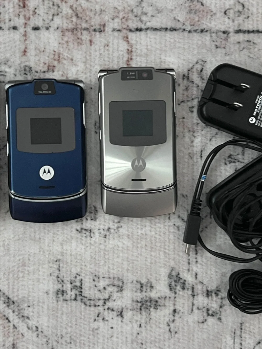 3 Vintage Motorola flip phones... with chargers.